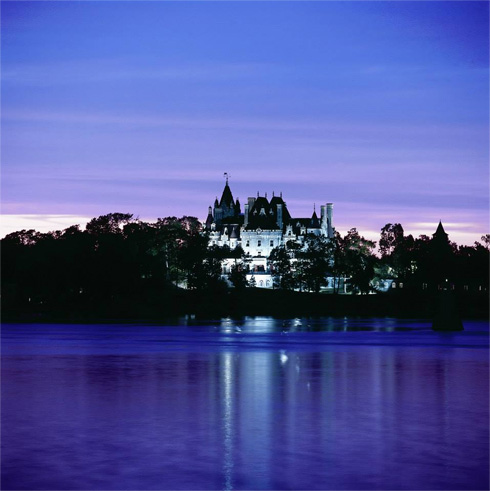 Coach Tours Motor coach tours are welcome May-October. Itineraries can be created to suit your specific requirements.